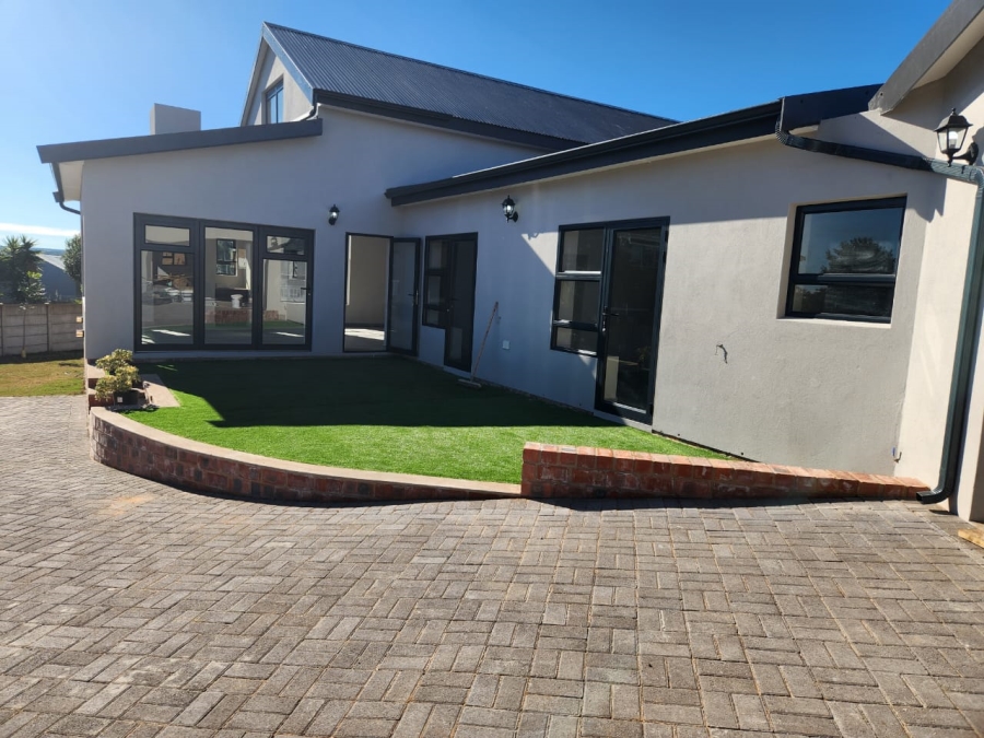 4 Bedroom Property for Sale in Stilbaai Wes Western Cape